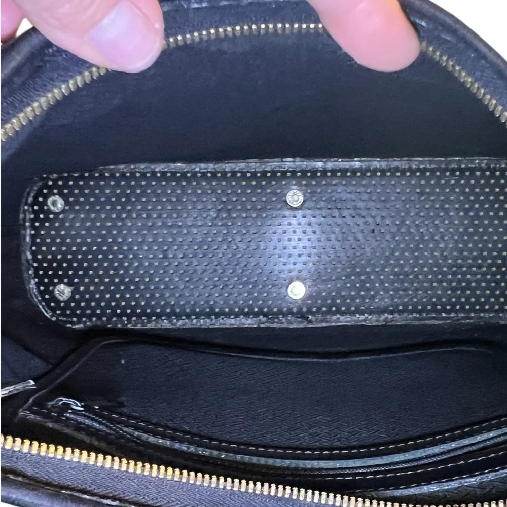 DOONEY & BOURKE BLACK LEATHER RARE VINTAGE SHOULDER HANDBAG.